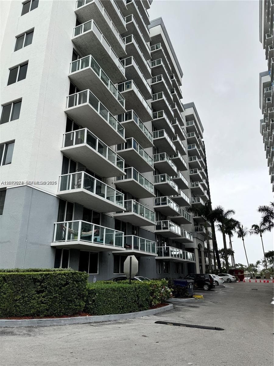 5091 NW 7th St # 615, Miami FL 33126