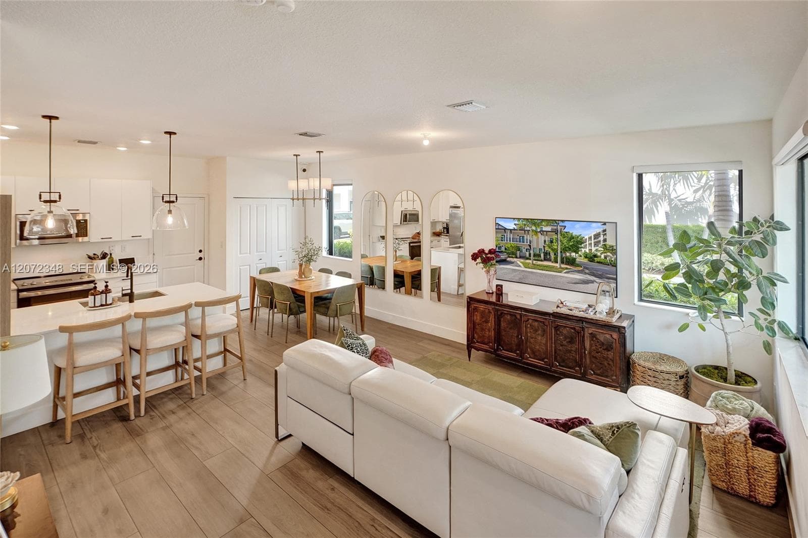 8166 NW 42nd St, Doral FL 33166