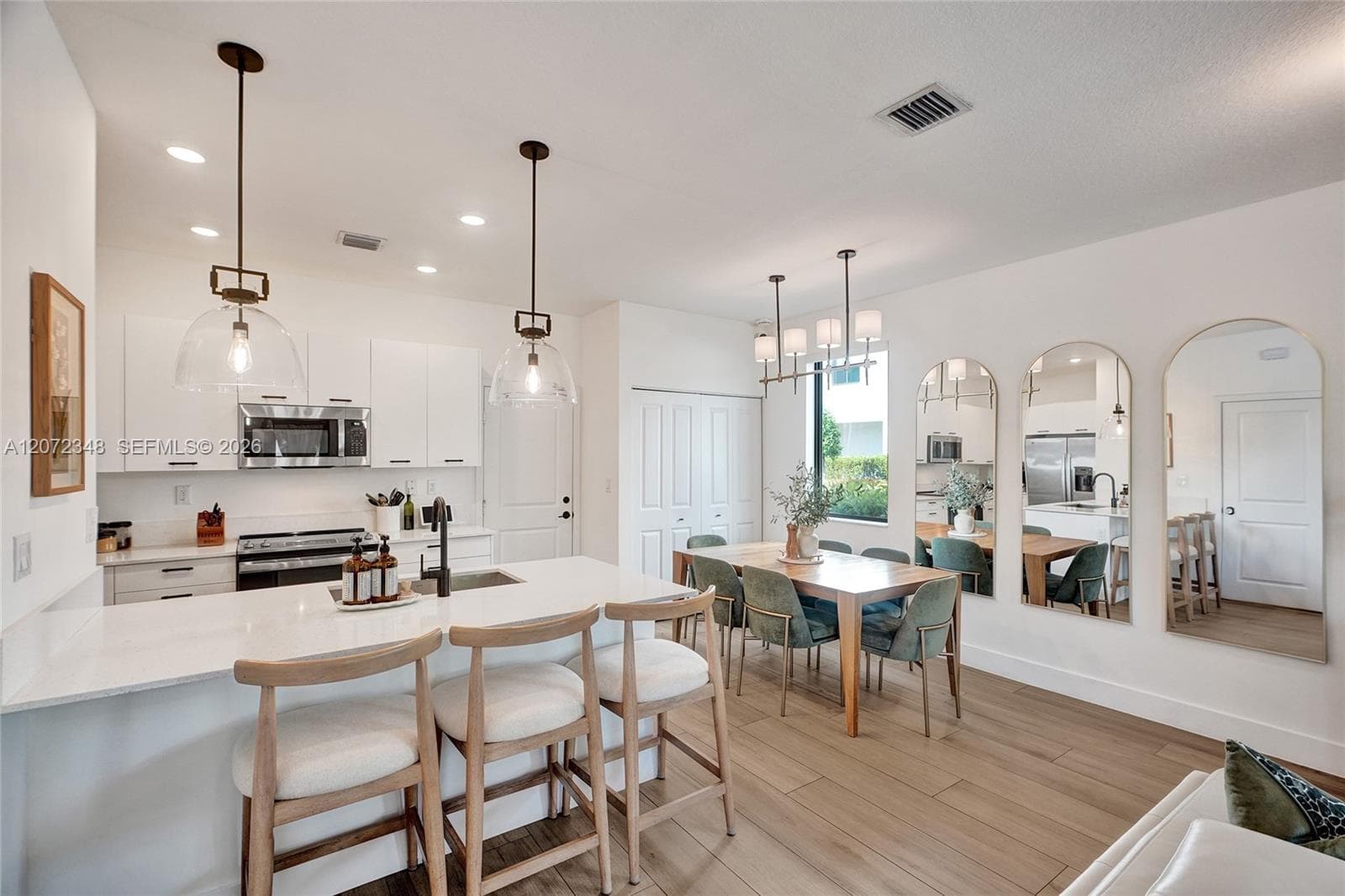 8166 NW 42nd St, Doral FL 33166