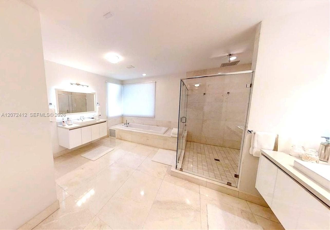 10229 NW 74th Ter, Doral FL 33178