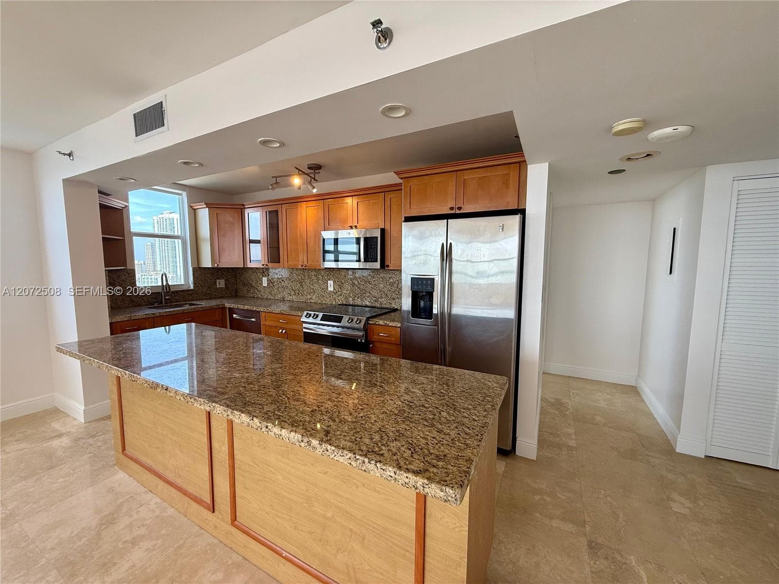 770 Claughton Island Dr # 2016, Miami FL 33131