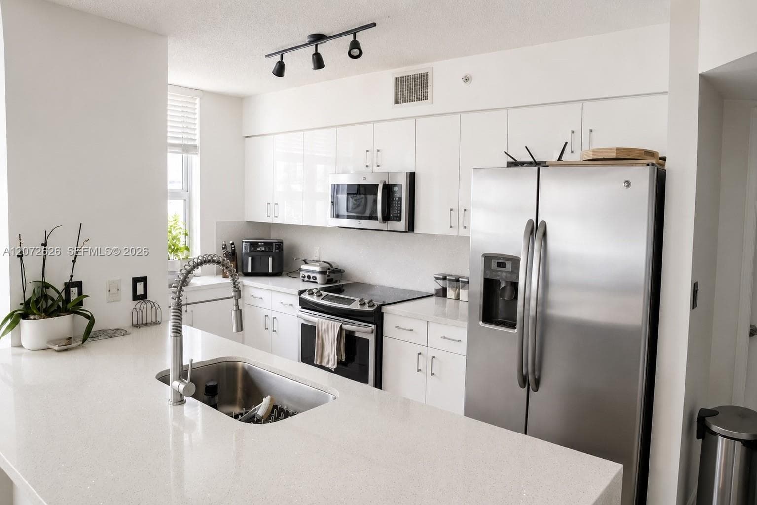 1155 Brickell Bay Dr # 902, Miami FL 33131