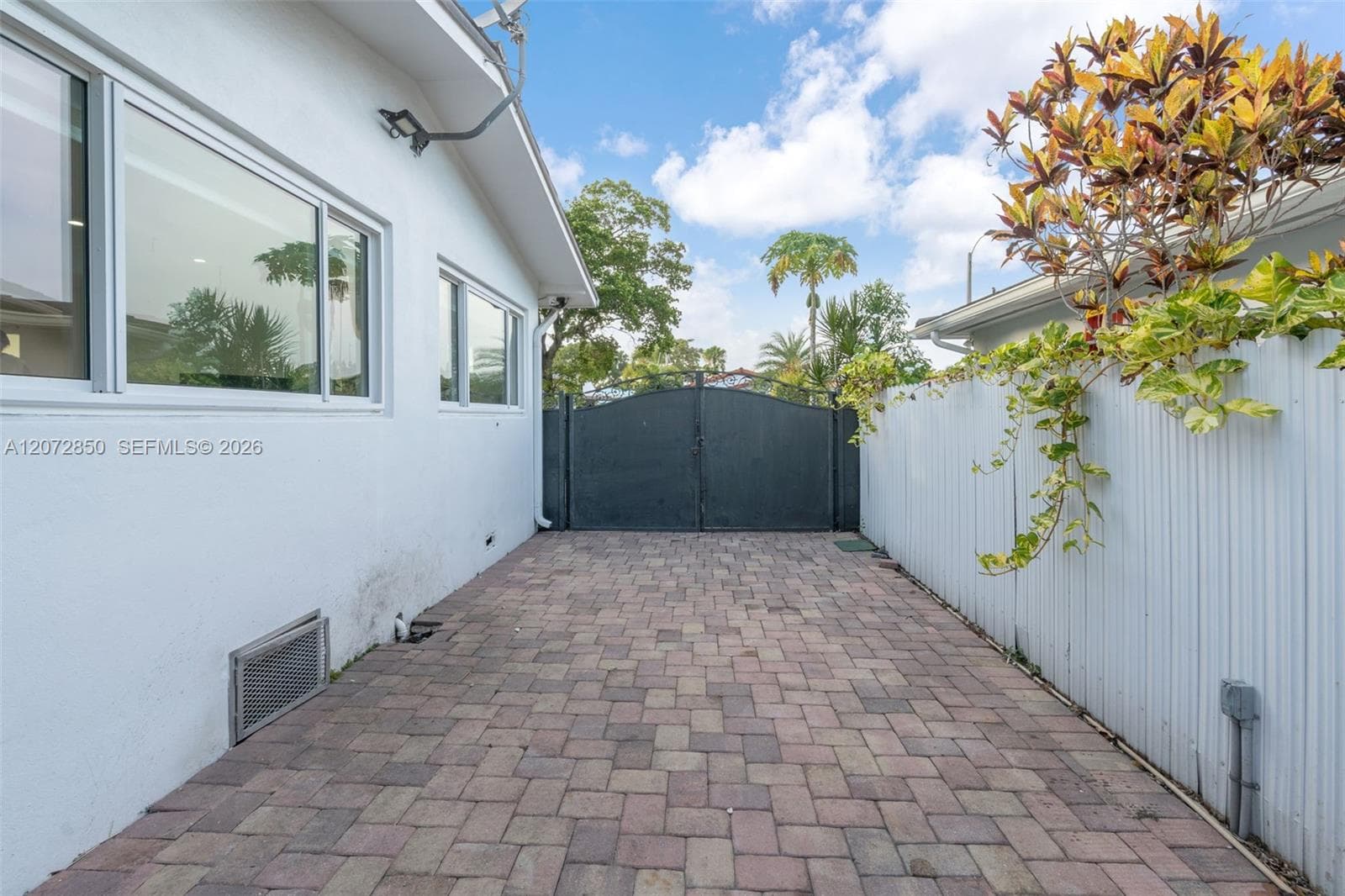 5330 SW 7th St, Miami FL 33134