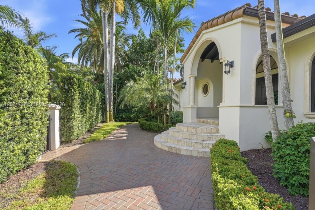 2532 NW Lake Ave, Miami Beach FL 33140