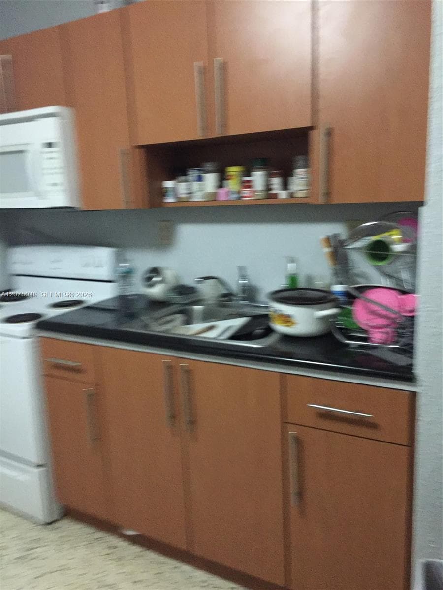 1800 NW 19 ST # 11, Miami FL 33125