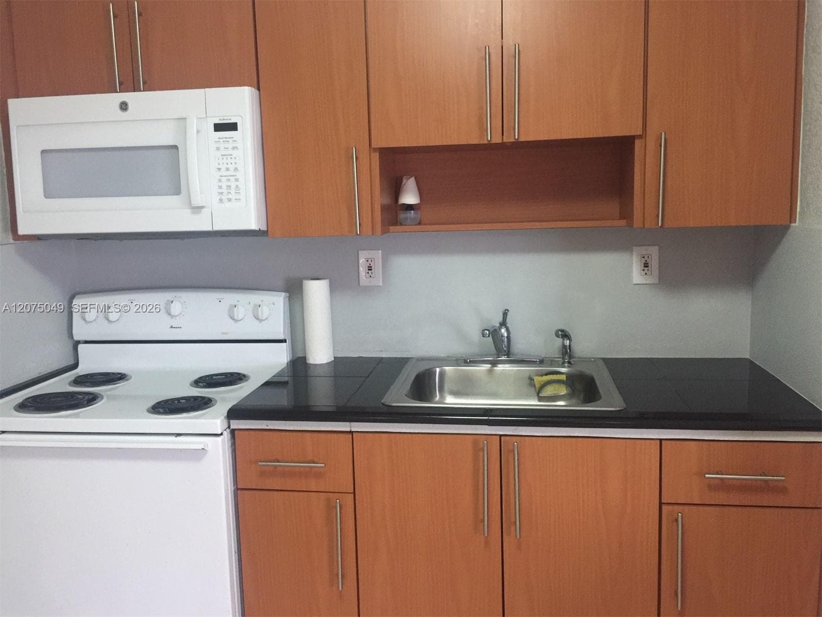 1800 NW 19 ST # 11, Miami FL 33125