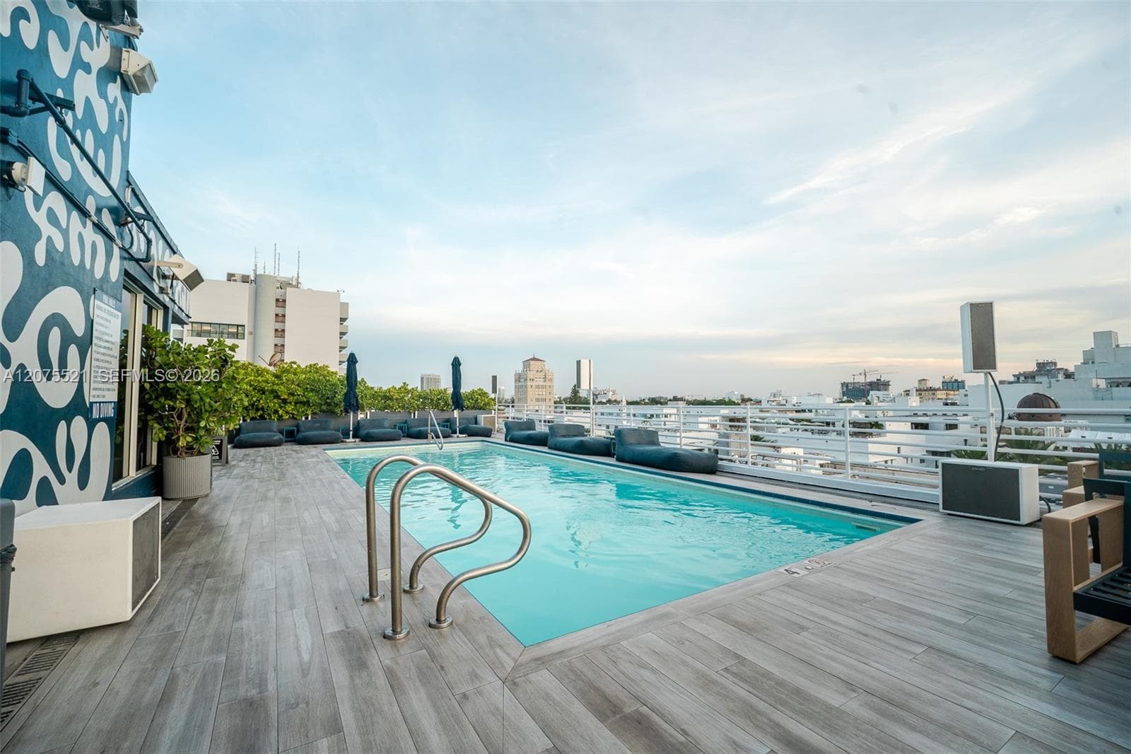 1060 Ocean Dr # D204, Miami Beach FL 33139