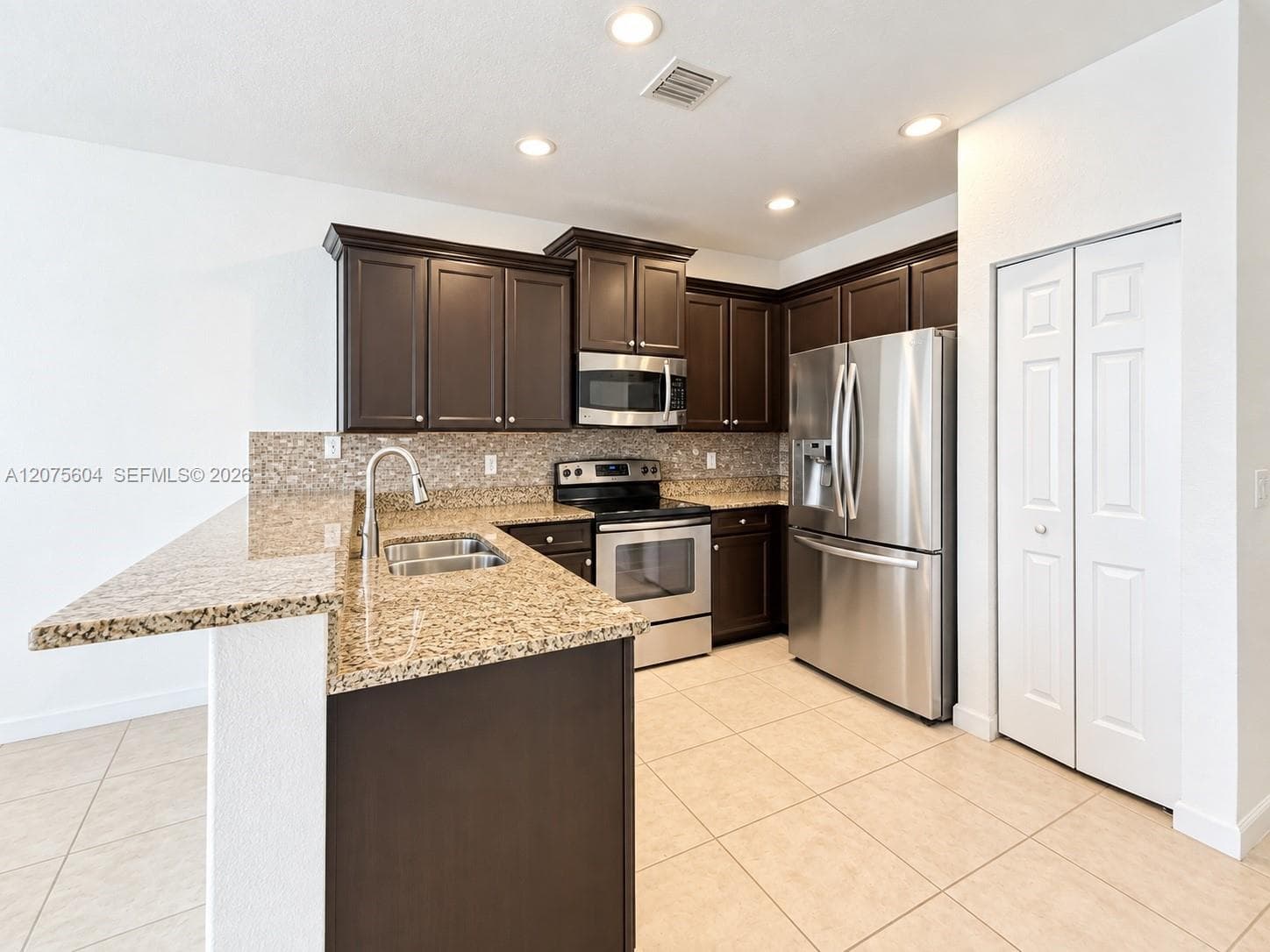 8945 NW 98th Ave, Doral FL 33178