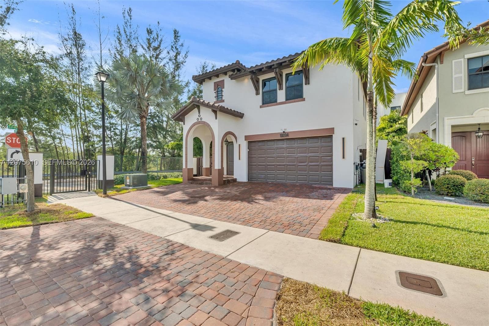 10204 NW 86th St, Doral FL 33178