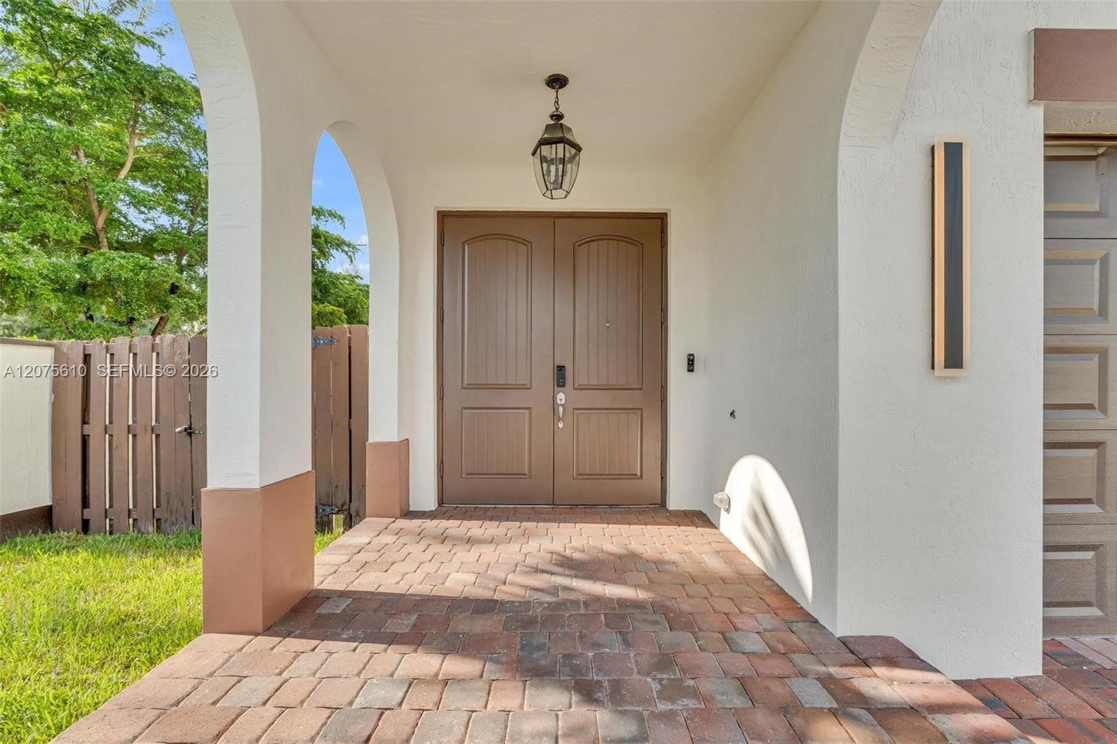 10204 NW 86th St, Doral FL 33178
