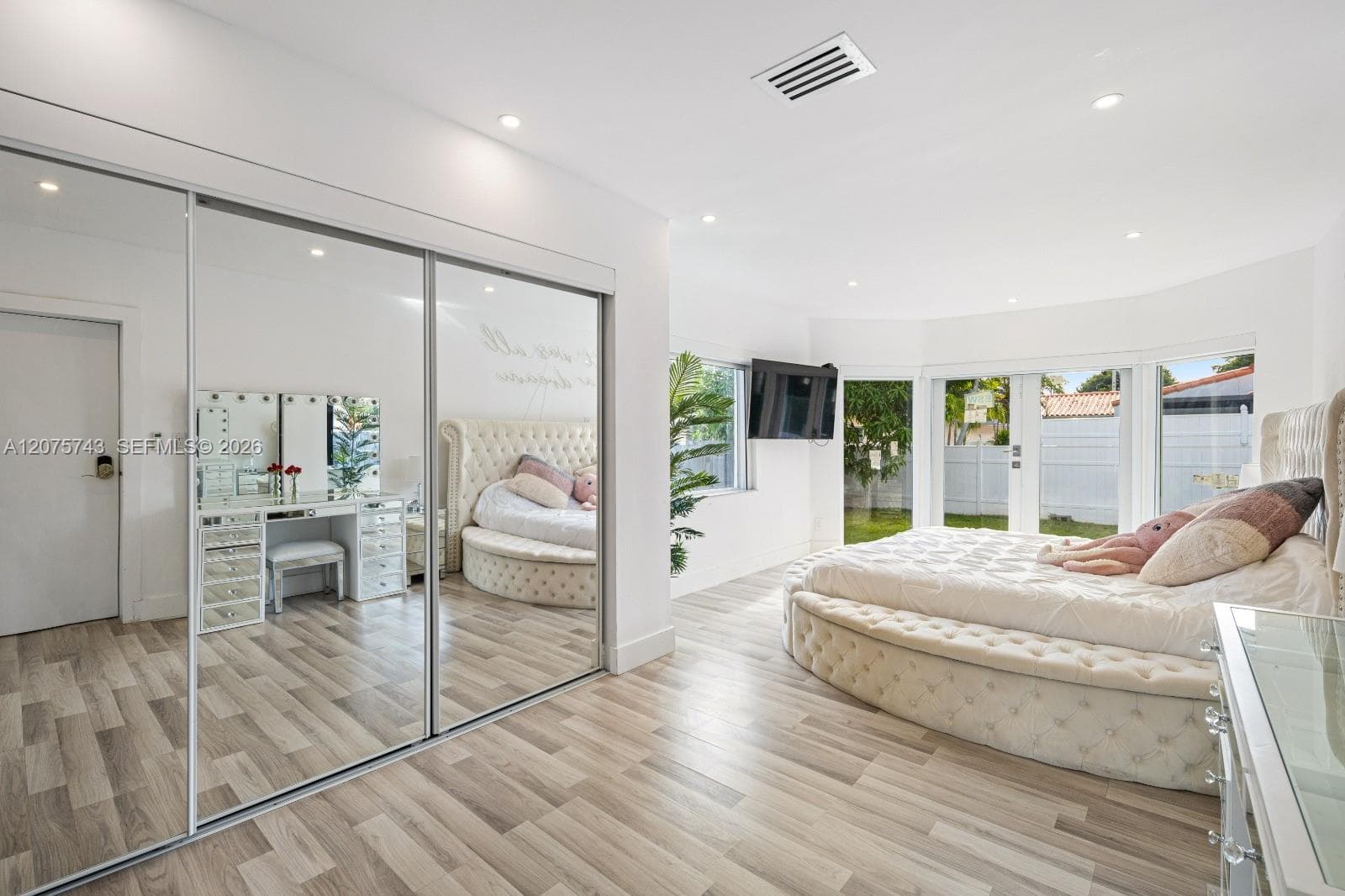 1460 Marseille Dr, Miami Beach FL 33141