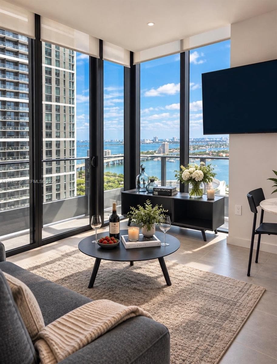 121 NE 5th St # 3712, Miami FL 33132
