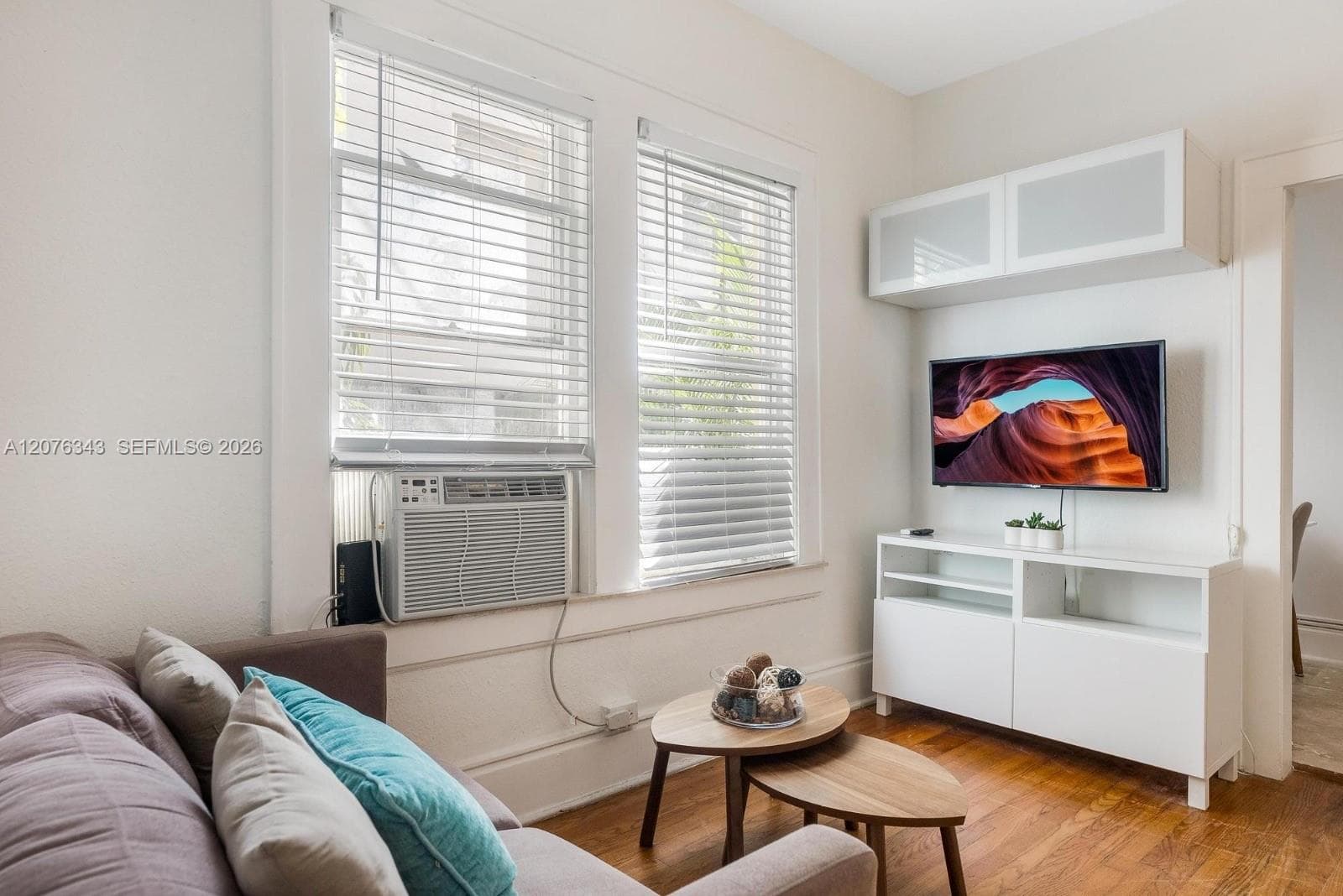 124 Mendoza Ave # 4, Coral Gables FL 33134