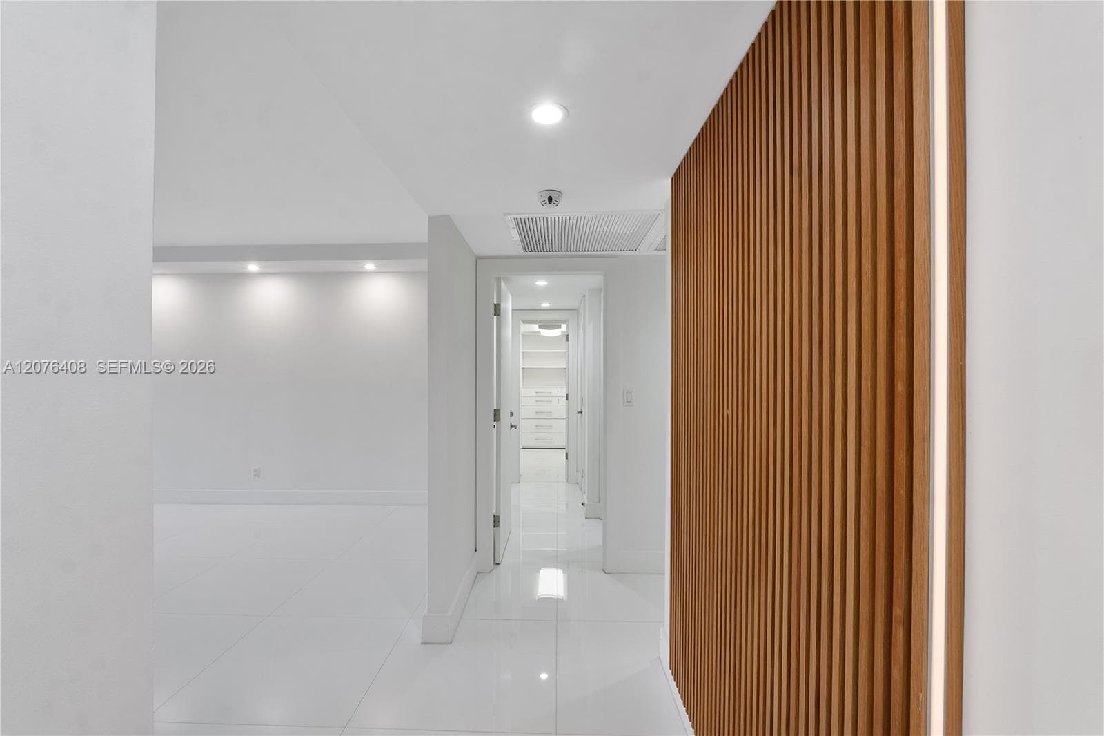 90 Edgewater Dr # 104, Coral Gables FL 33133