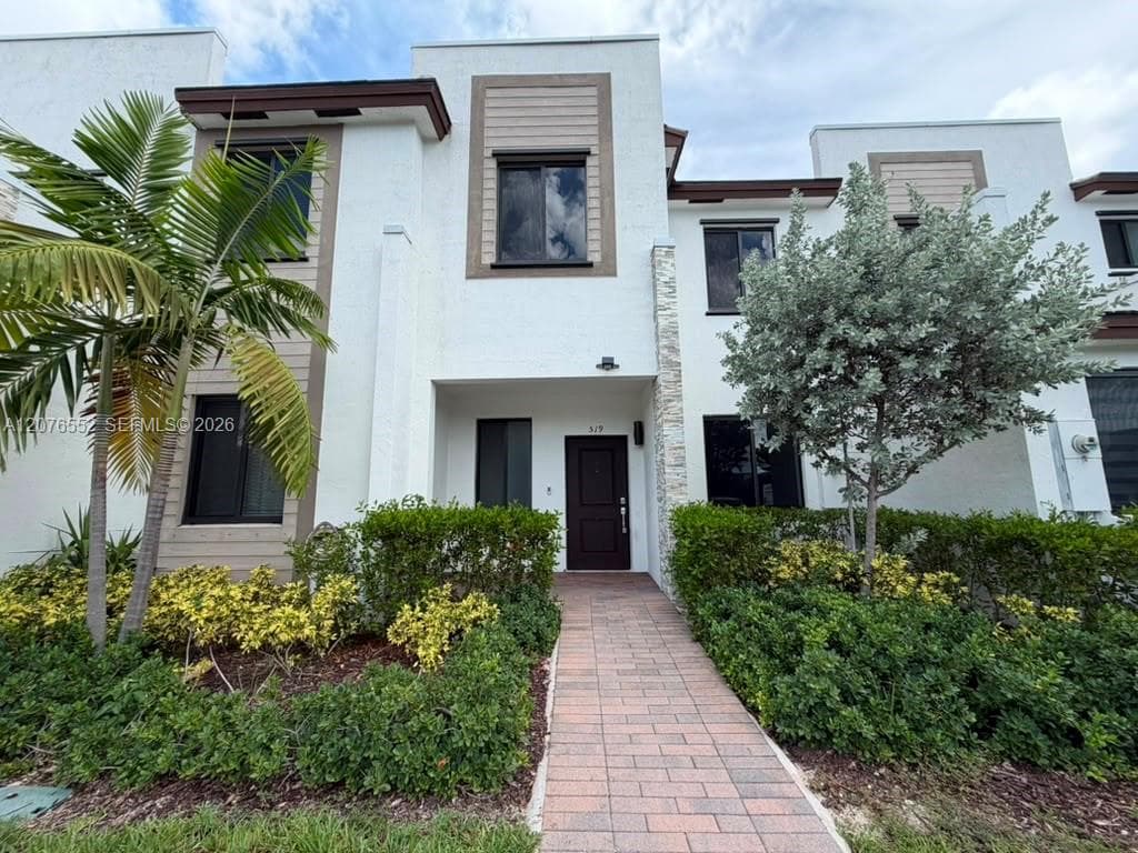 519 NE 208th Ter, Miami FL 33179