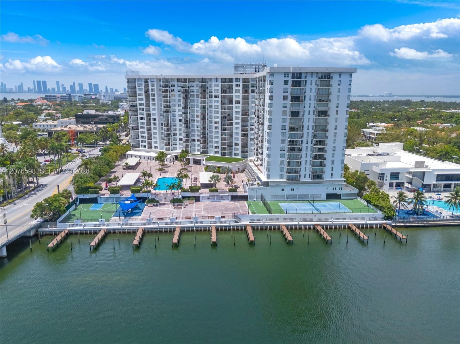 4101 Pine Tree Dr # 1105, Miami Beach FL 33140