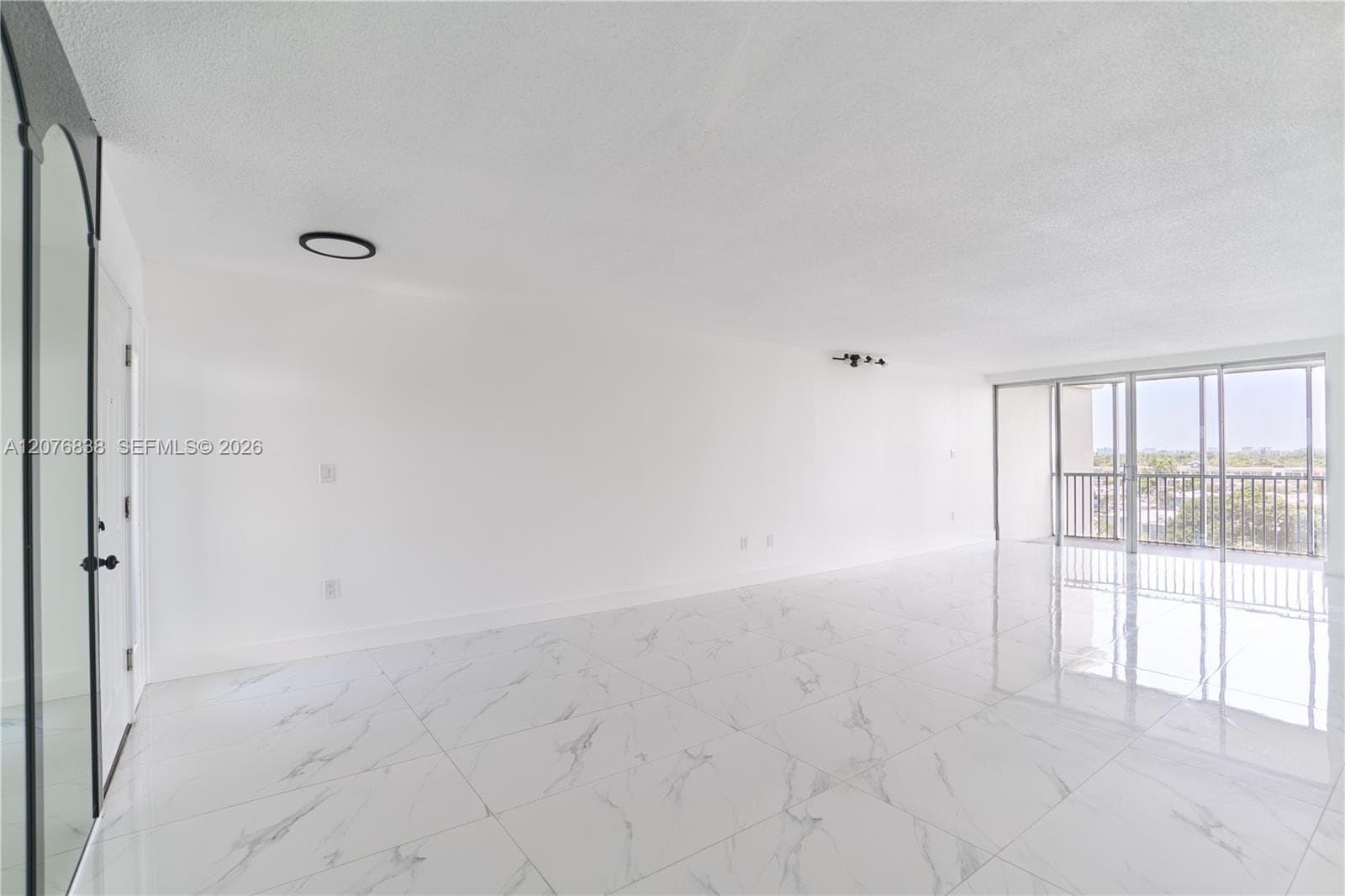1750 NE 191st St # 4, Miami FL 33179