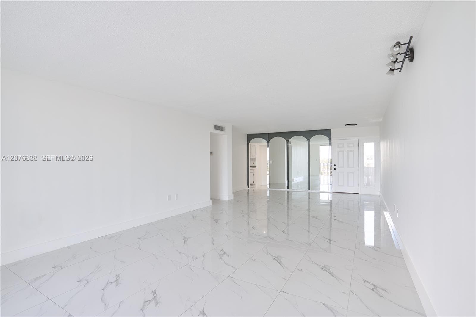 1750 NE 191st St # 4, Miami FL 33179