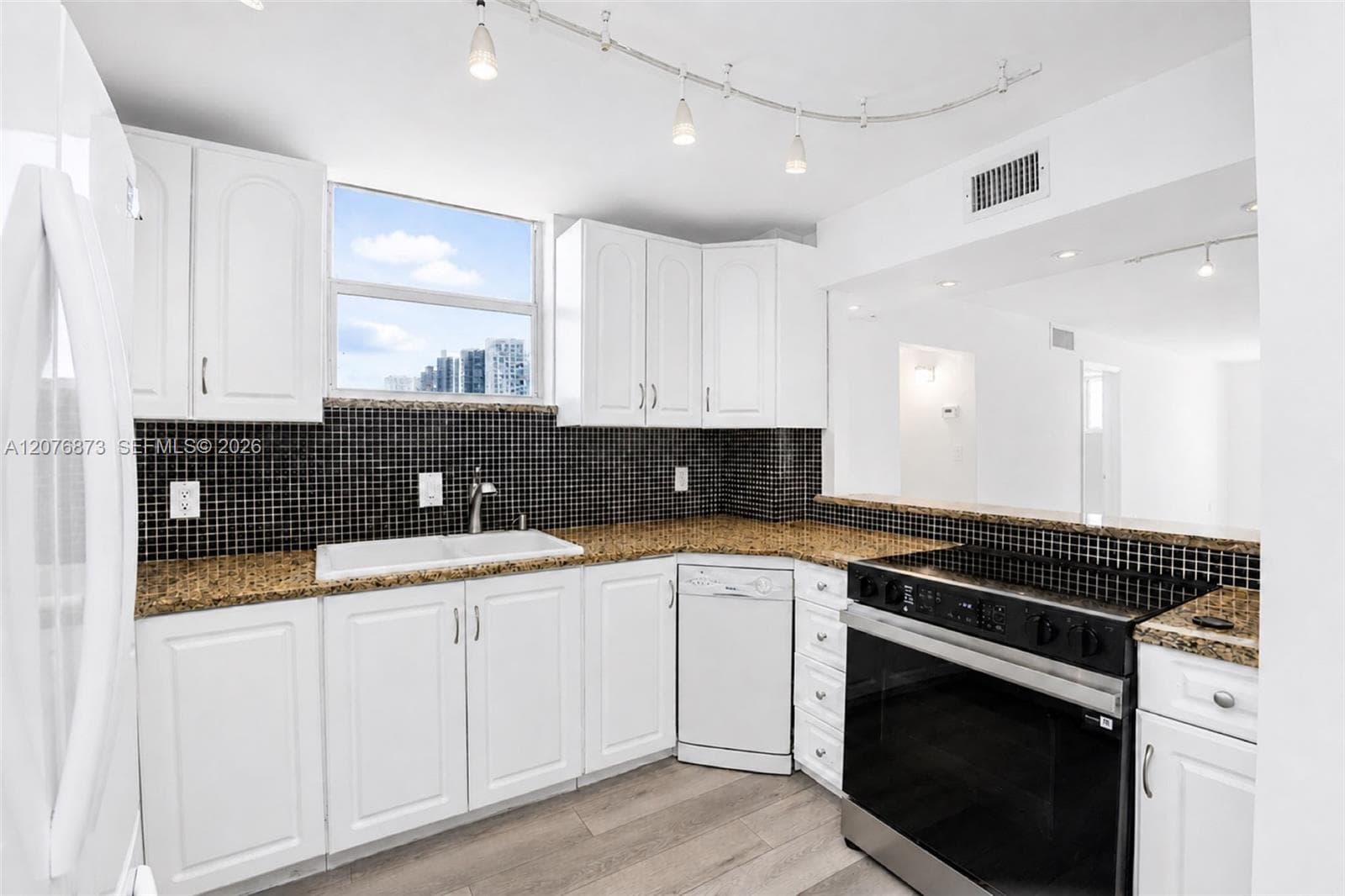 1045 10th St # 604, Miami Beach FL 33139