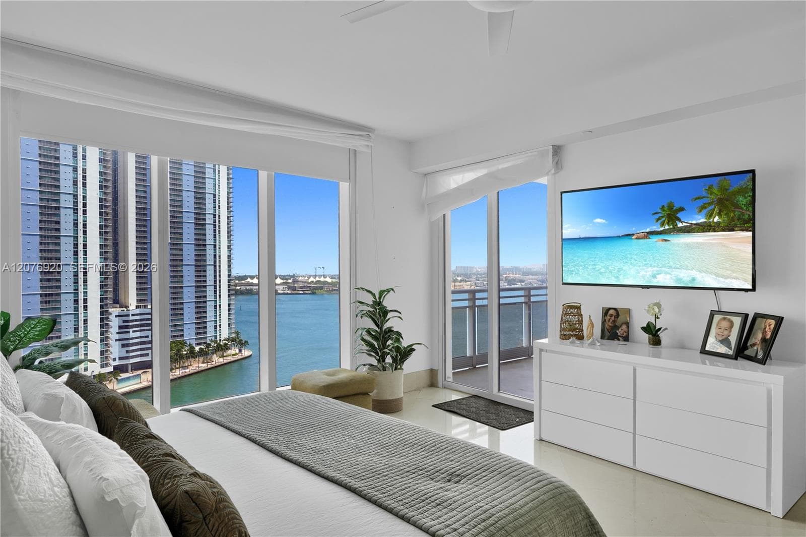 901 Brickell Key Blvd # 1807, Miami FL 33131