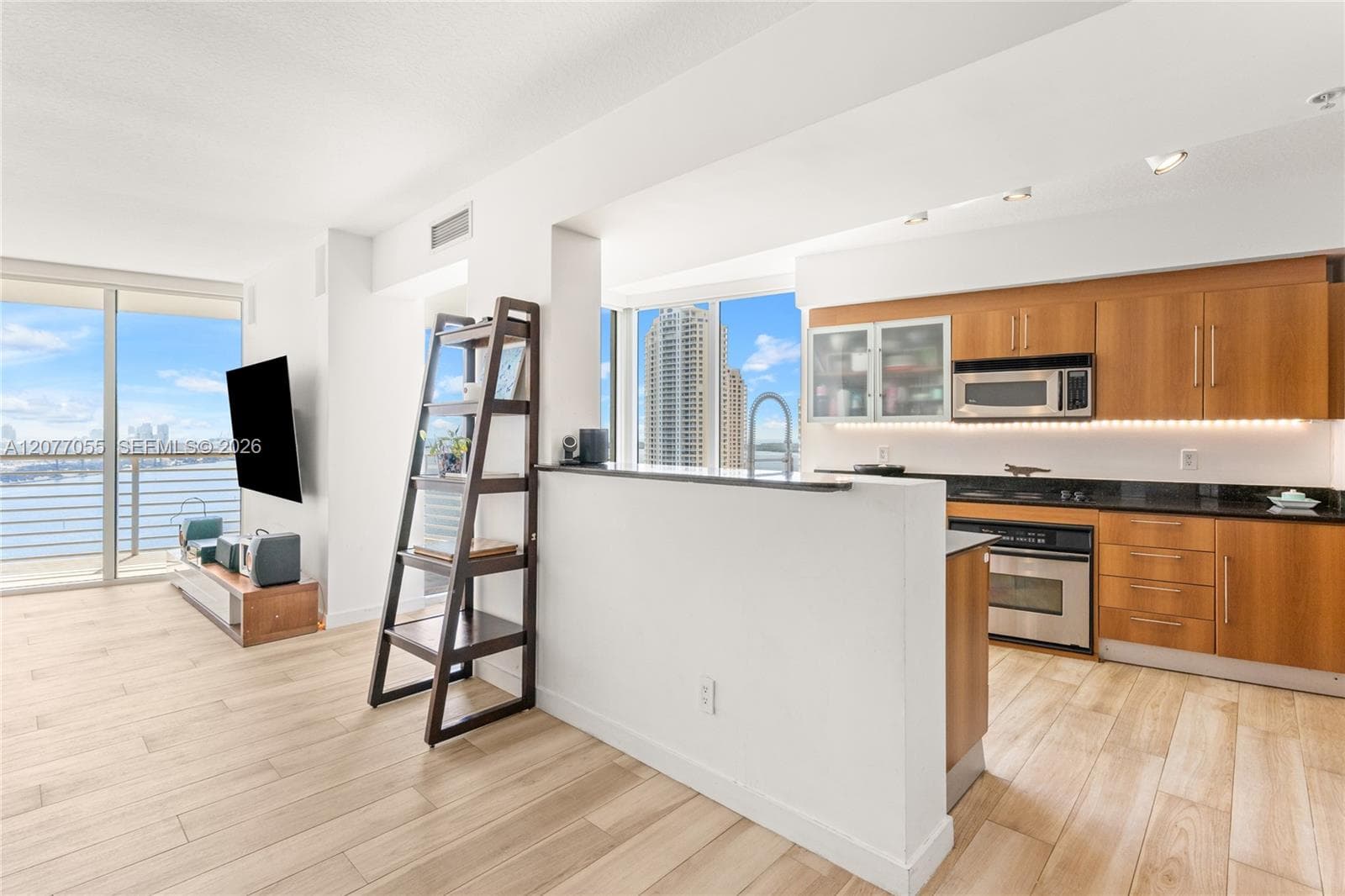 325 S Biscayne Blvd # 2723, Miami FL 33131