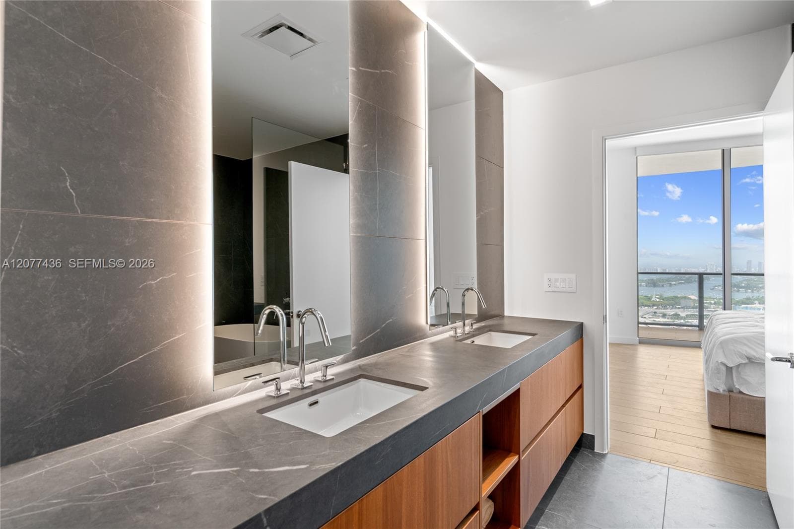 1400 Biscayne Blvd # 4203, Miami FL 33132
