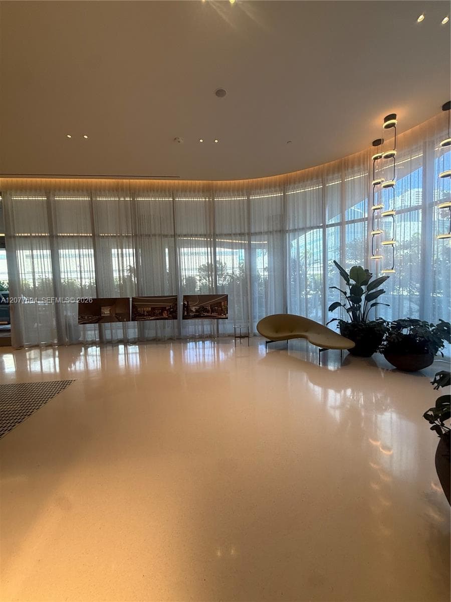 1400 Biscayne Blvd # 209, Miami FL 33132
