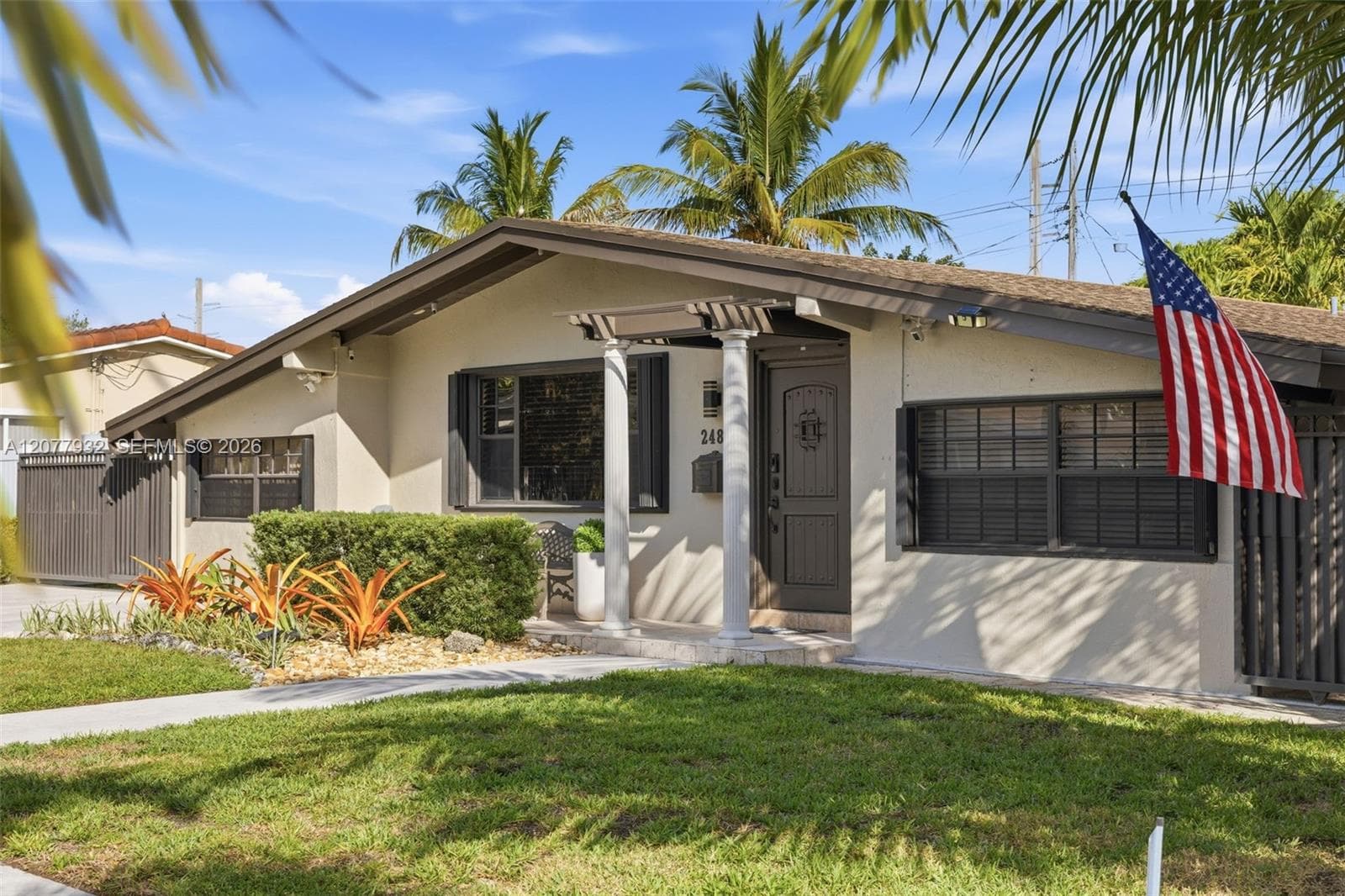 2485 NE 214th St, Miami FL 33180
