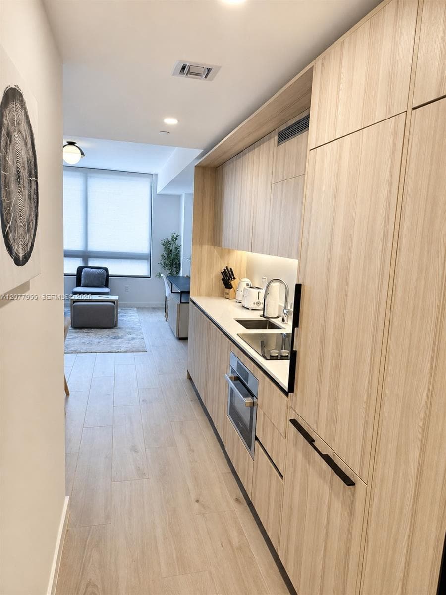 225 N Miami Ave # 2810, Miami FL 33128