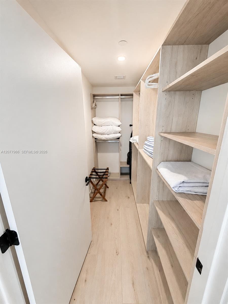 225 N Miami Ave # 2810, Miami FL 33128