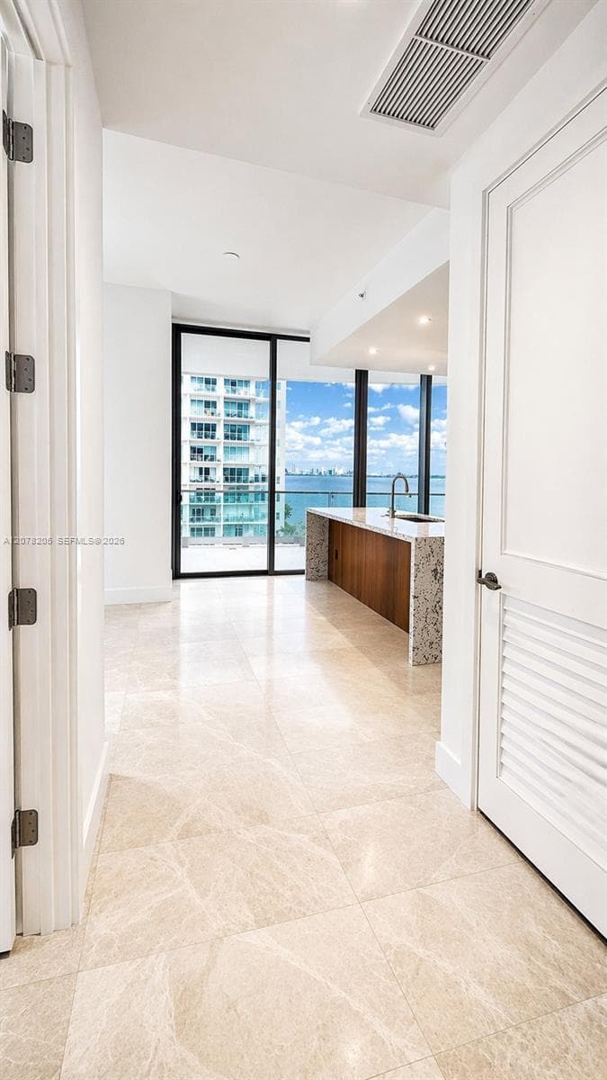 175 SE 25th rd # 504, Miami FL 33131