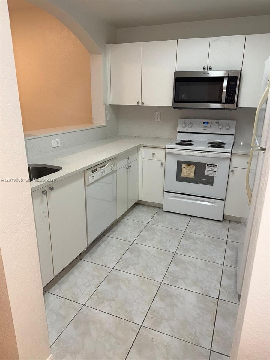 8956 W Flagler St # 208, Miami FL 33174