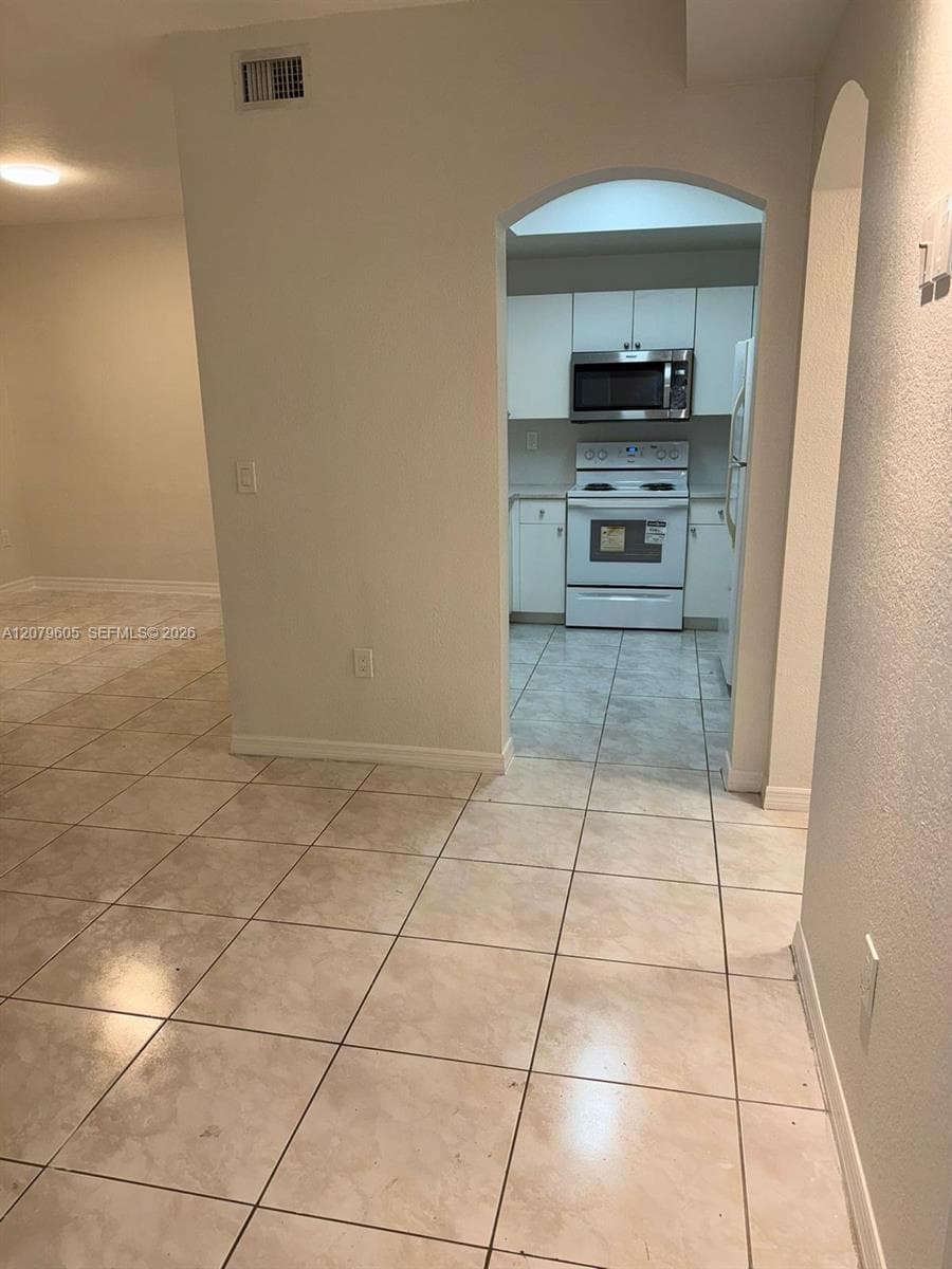 8956 W Flagler St # 208, Miami FL 33174