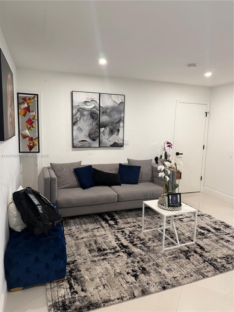 10411 SW 51st St, Miami FL 33165