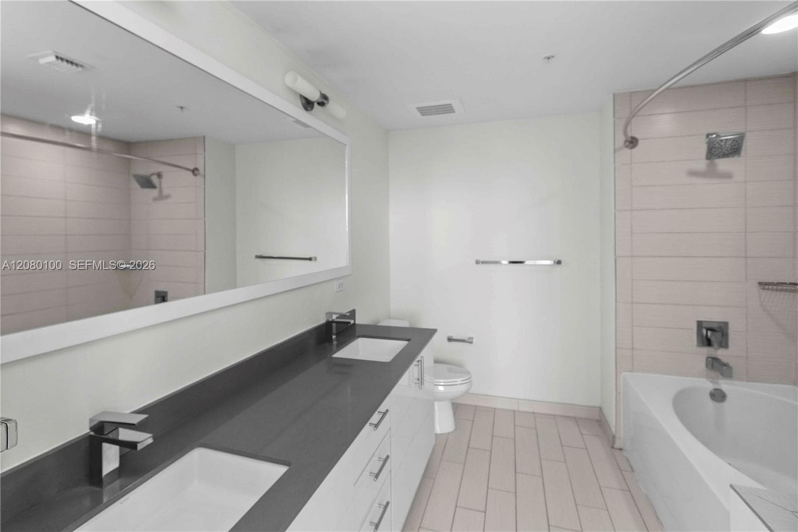 999 SW 1st Ave # 3202, Miami FL 33130