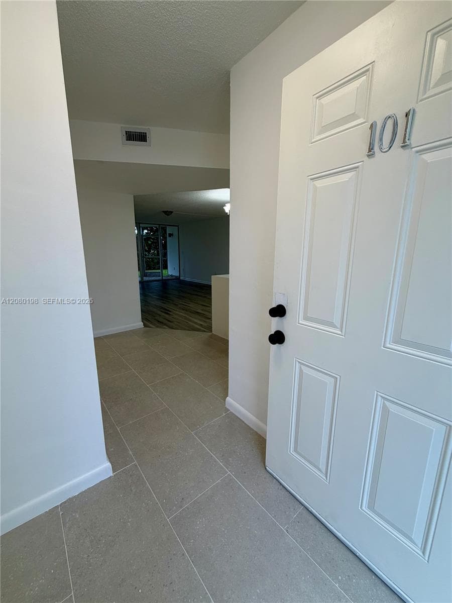 1101 NE 191st St # H101, Miami FL 33179