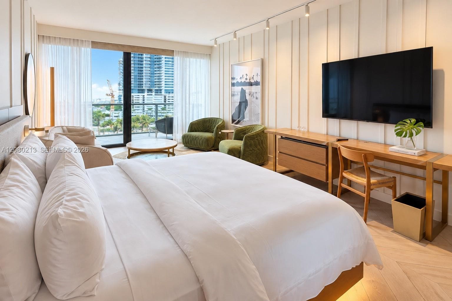 2201 Collins Ave # 807, Miami Beach FL 33139