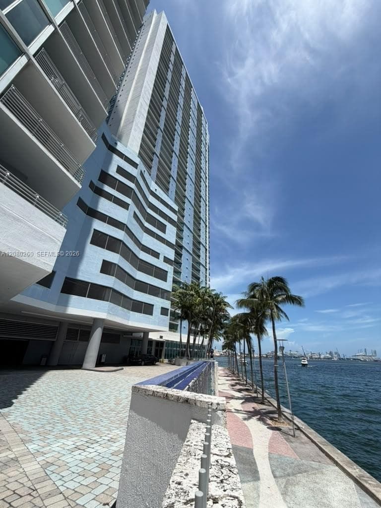 335 S Biscayne Blvd # 3901, Miami FL 33131