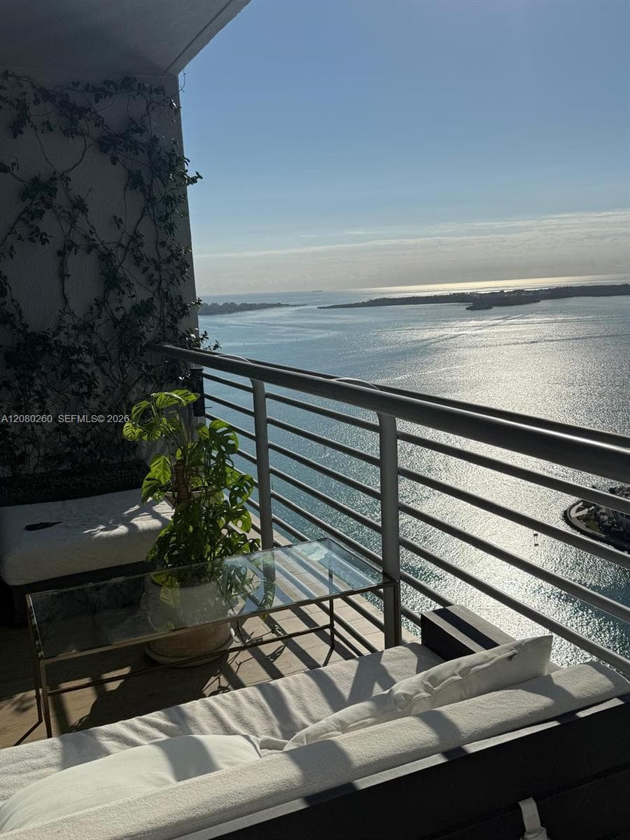335 S Biscayne Blvd # 3901, Miami FL 33131