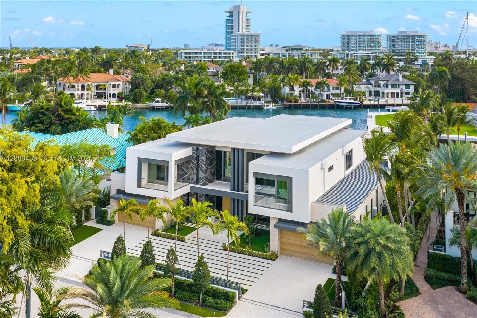 2560 Del Lago Dr, Fort Lauderdale FL 33316