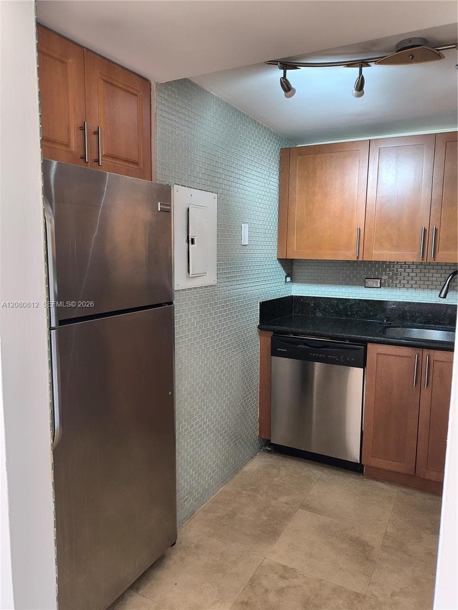 1740 NW N River Dr # 120, Miami FL 33125
