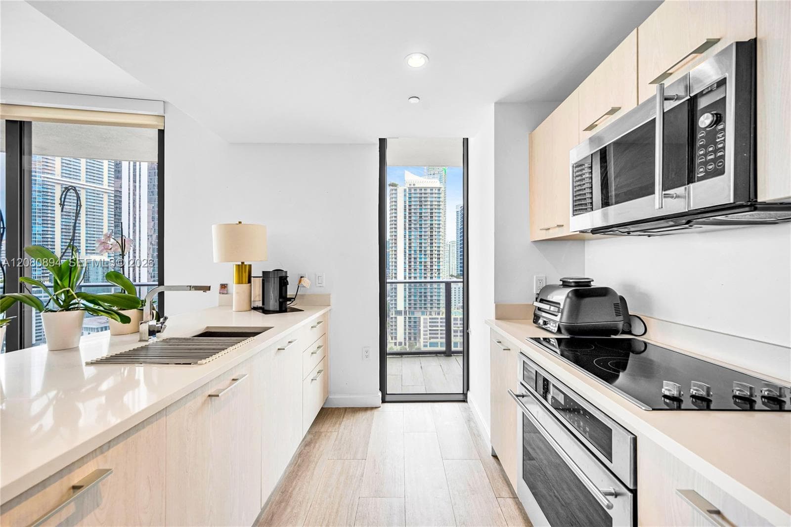 45 SW 9th St # 2103, Miami FL 33130