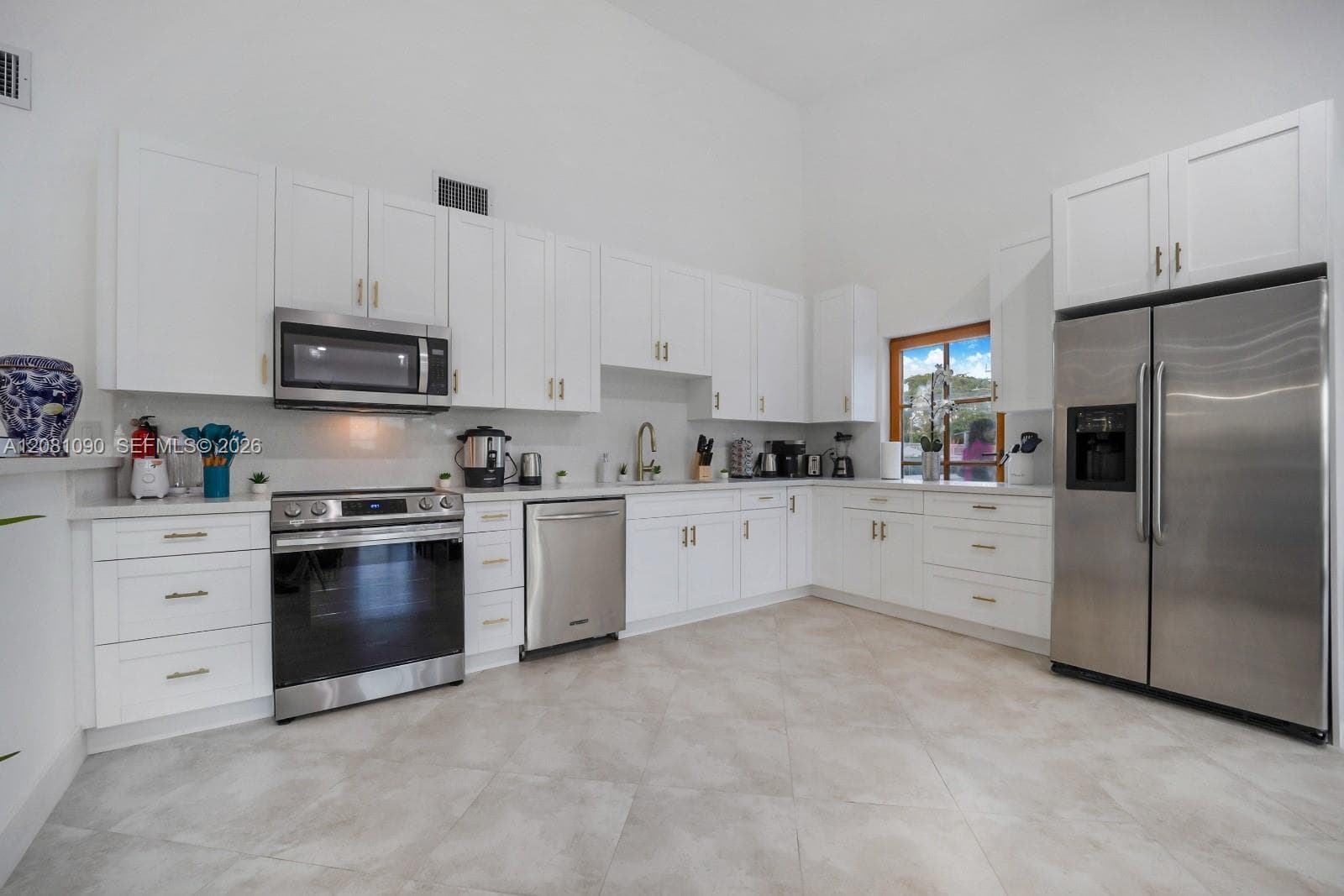 2286 NE 215th St, Miami FL 33180