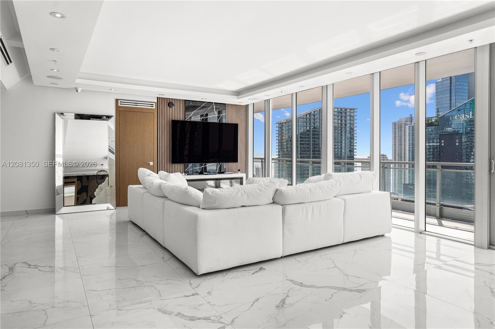 92 SW 3rd St # 04, Miami FL 33130
