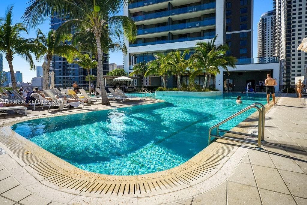 159 NE 6th # 2602, Miami FL 33132