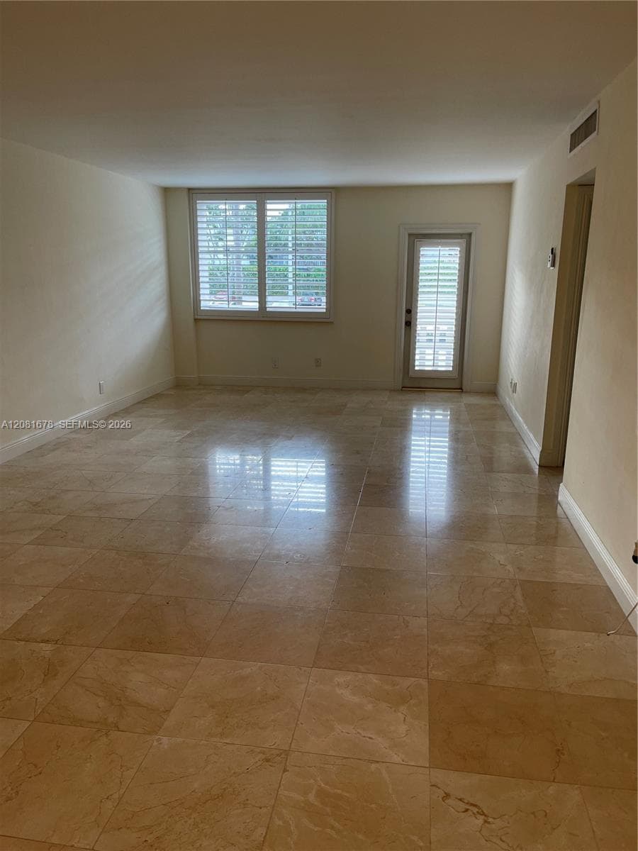 90 Edgewater Dr # 121, Coral Gables FL 33133