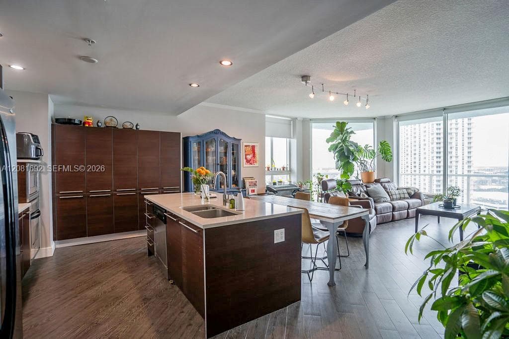 1900 N Bayshore Dr # 2018, Miami FL 33132