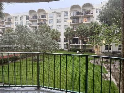 9320 Fontainebleau Blvd # 213, Miami FL 33172
