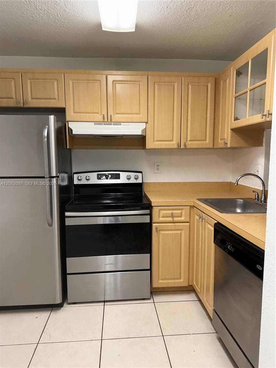 9320 Fontainebleau Blvd # 213, Miami FL 33172