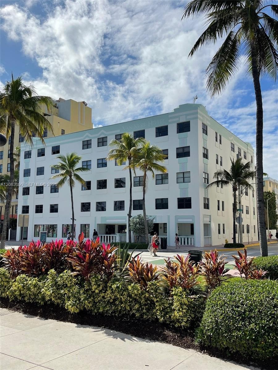 1390 Ocean Dr # 201, Miami Beach FL 33139